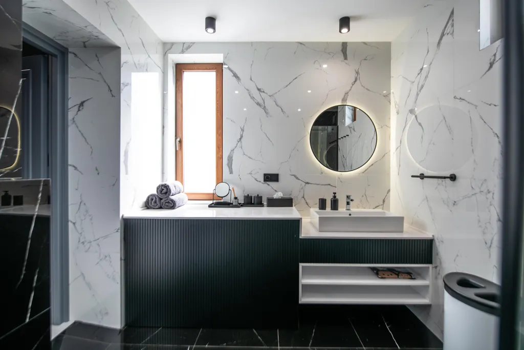 Central apartment with a swimming pool