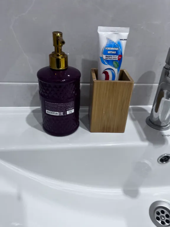 Квартира Квартира с новым ремонтом на первом этаж окна на парковку — Элиста