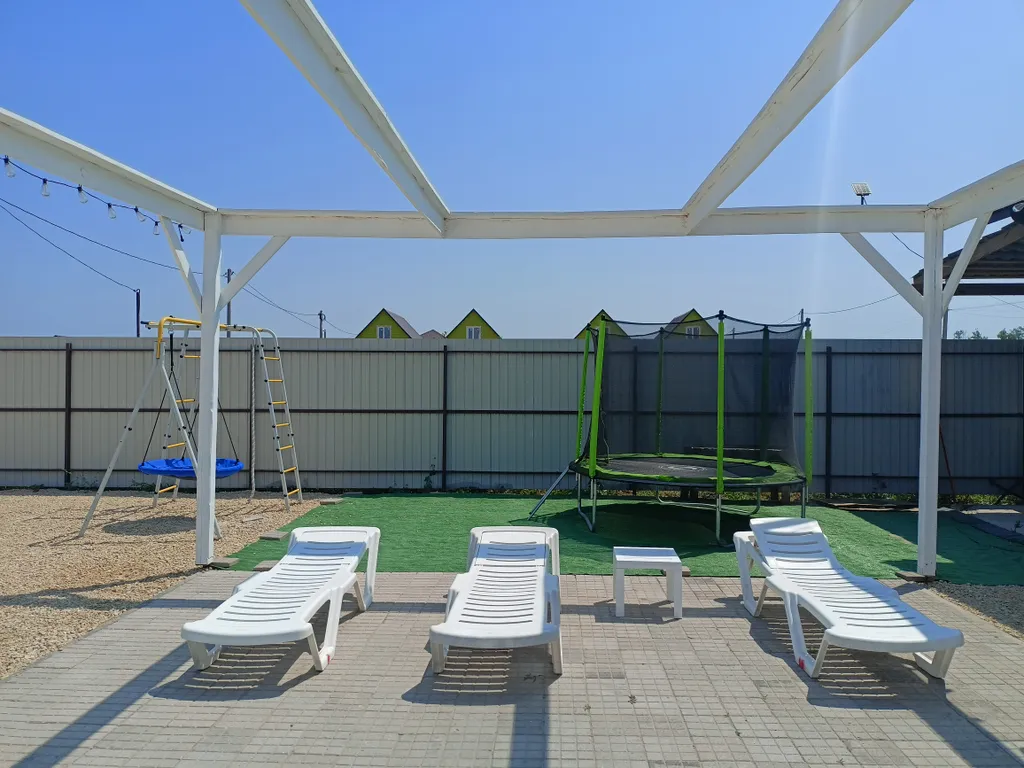 Дом с бассейном у моря