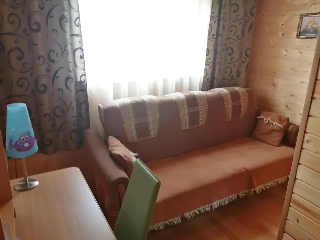 Дом на берегу с баней и лодкой