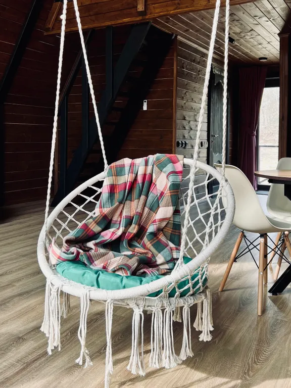 Дом с видом на лес рядом с горной рекой