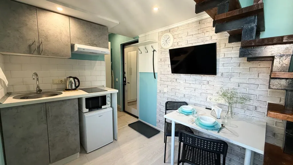 Стильная двухуровневая студия