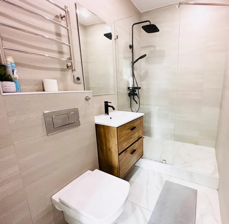 Уютная светлая квартира-студия с хорошим ремонтом в новом доме