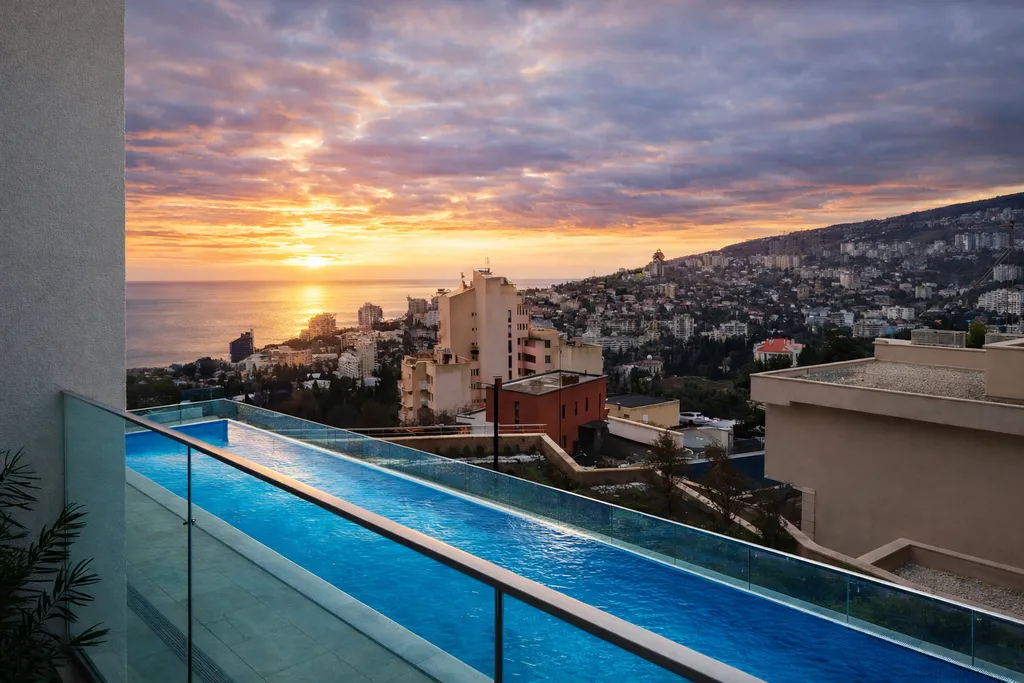 Дизайнерская студия с видом на горы