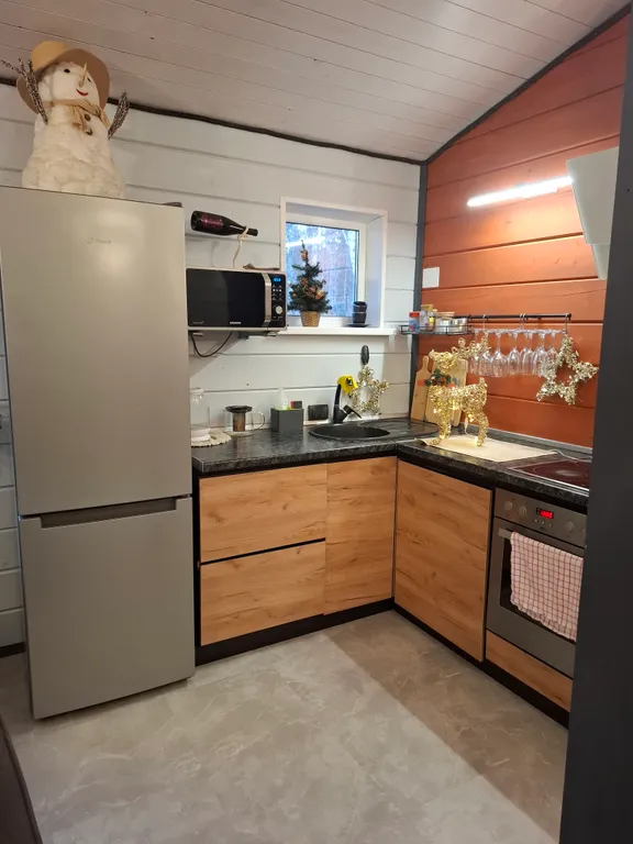 Дом в лесу с большой террасой