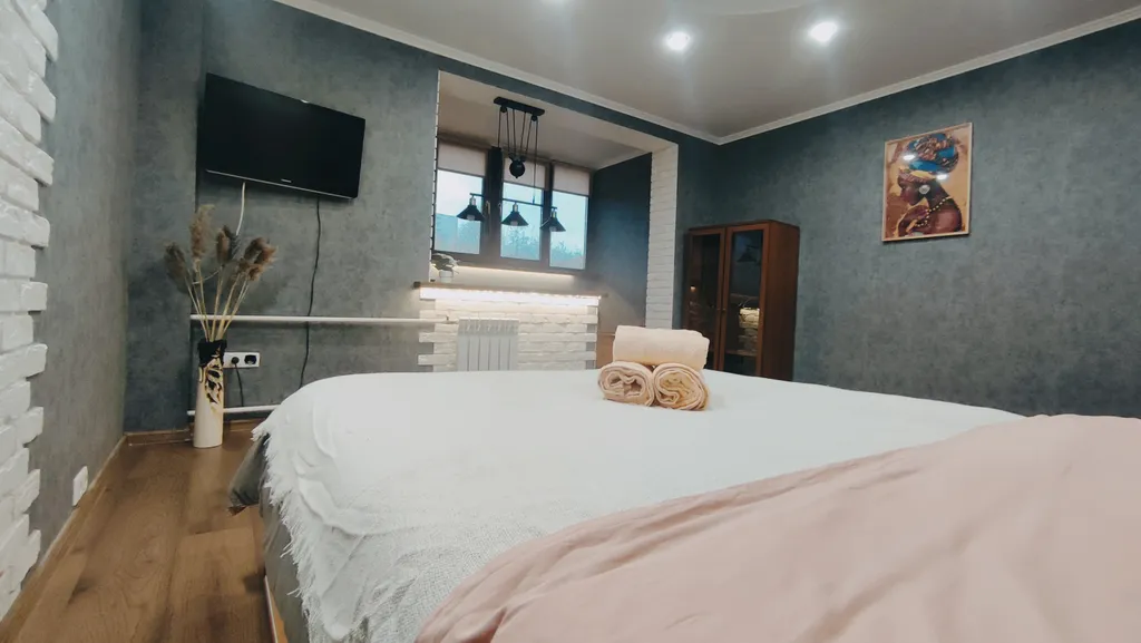 Большая и комфортная двухкомнатная квартира White Lodging