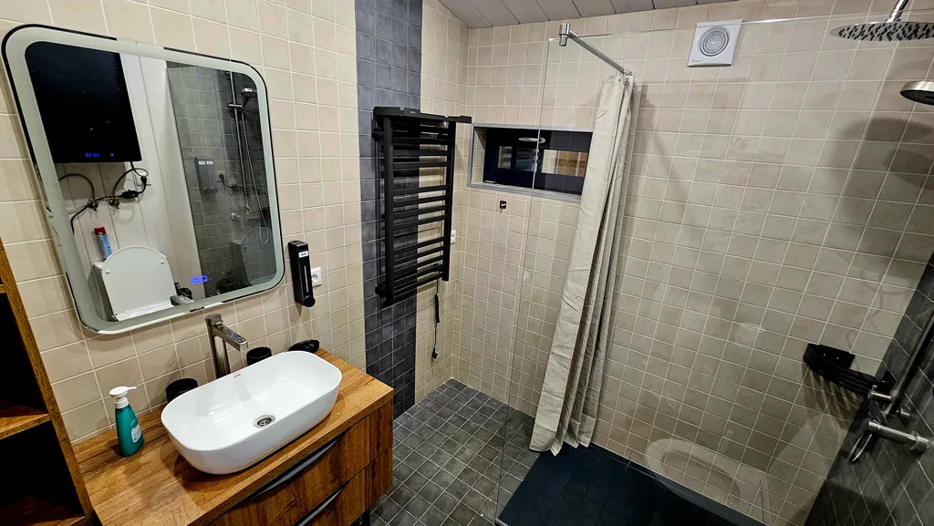 Далеко и надолго