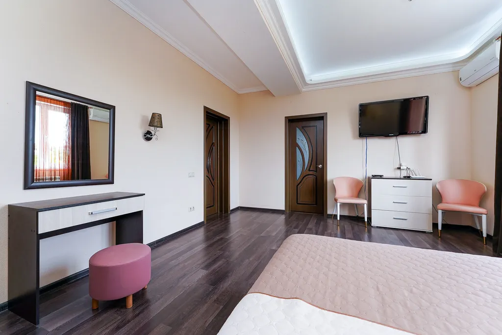 Дом с бассейном