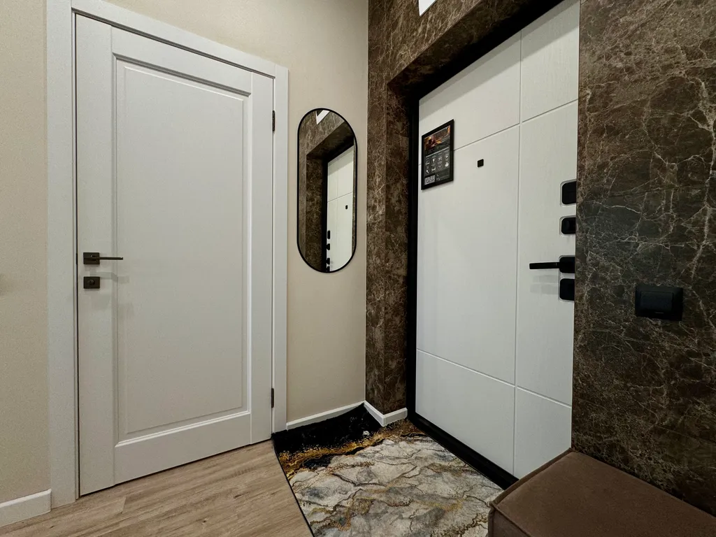 Роскошная квартира у ТРЦ Аура в новом доме