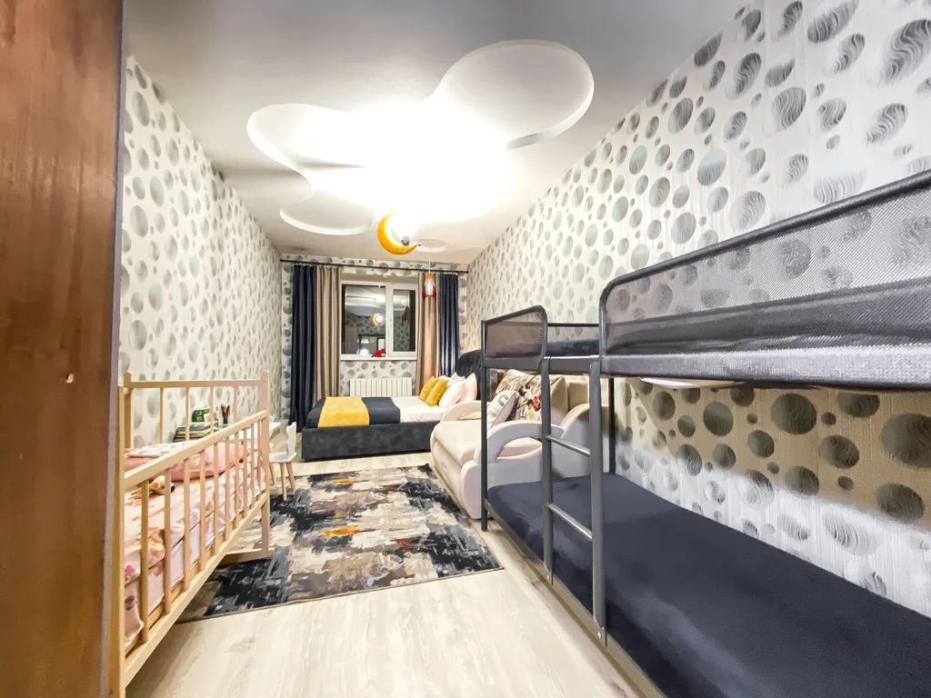 Двухуровневая квартира для большой компании