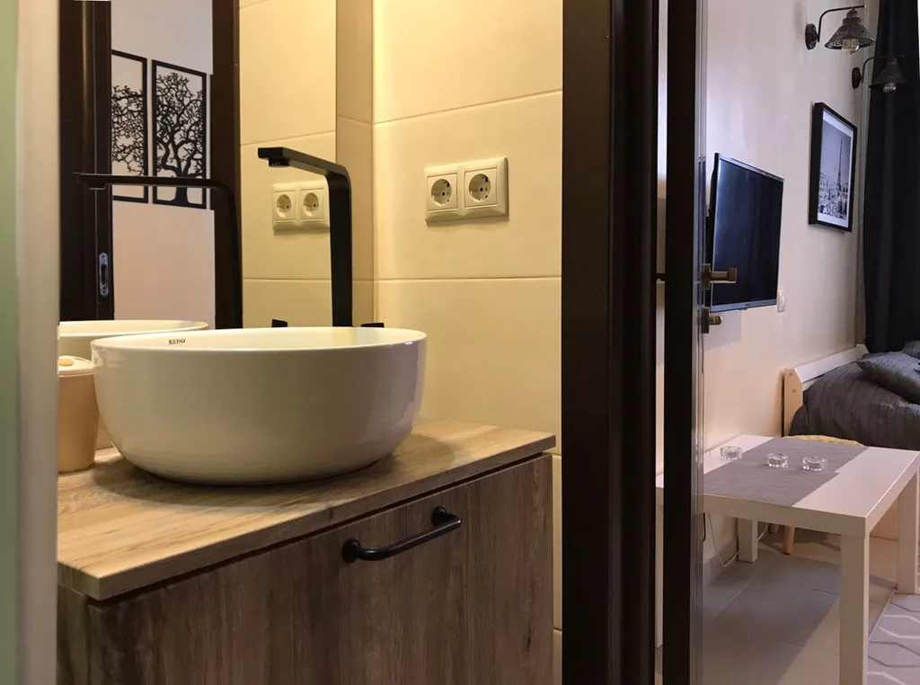 Новая студия с современным дизайнерским ремонтом