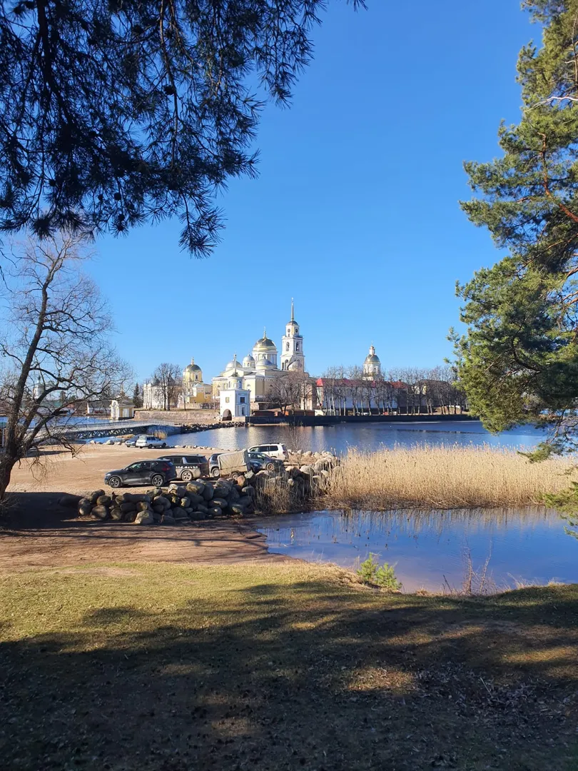 Вид на Нило-столобенскую пустынь