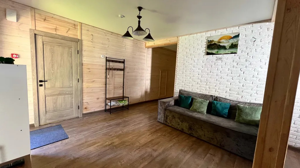 Уютный коттедж на большую компанию в лесу