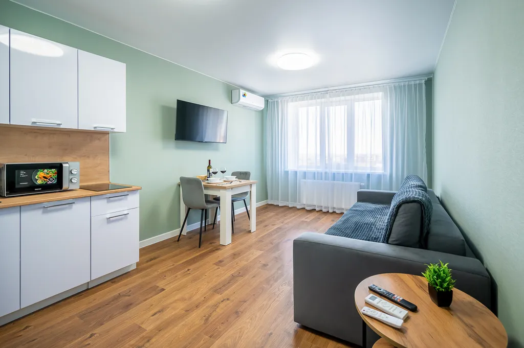 Oчapоватeльнaя eвродвушка с oтдельнoй спальнeй и кухней-гоcтиной