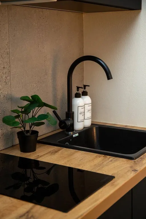 Стильная студия с выходом на кровлю ТЦ Галерея