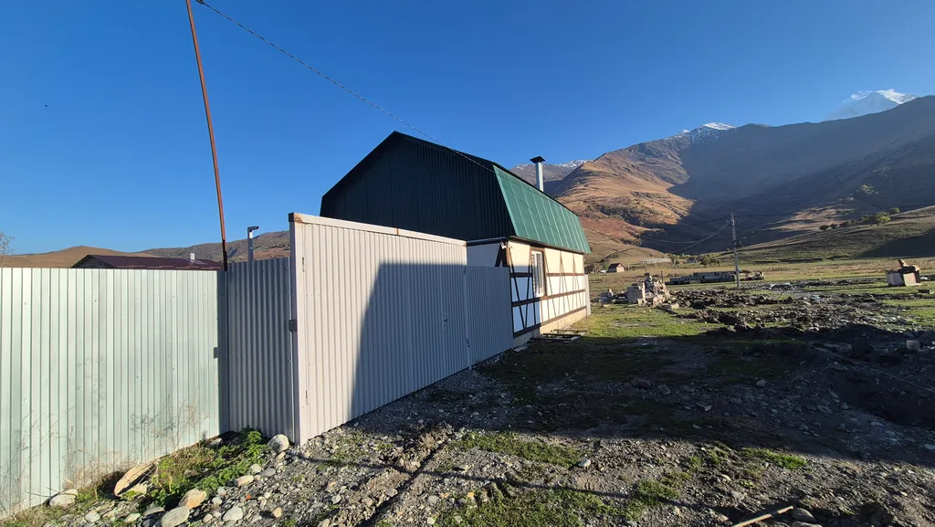 Домик с камином в горах