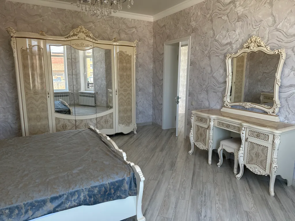 Большой красивый дом у моря