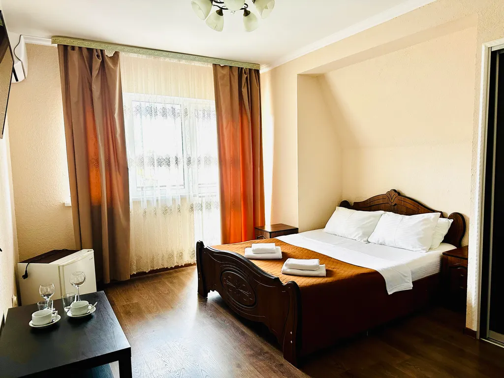 Квартира Уютные номера с БАЛКОНОМ и видом на море/горы на 1 линии в Адлере! — аренда посуточно в Адлер