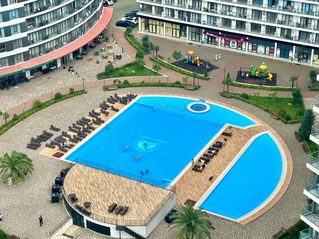 Уютная квартира с бассейном и панорамным видом на море горы и парк