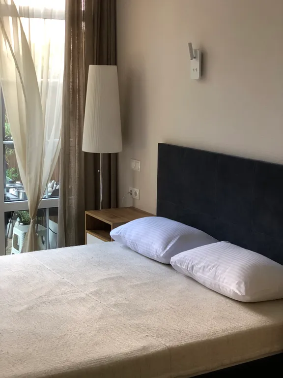 Апартамент с террасой и бассейном