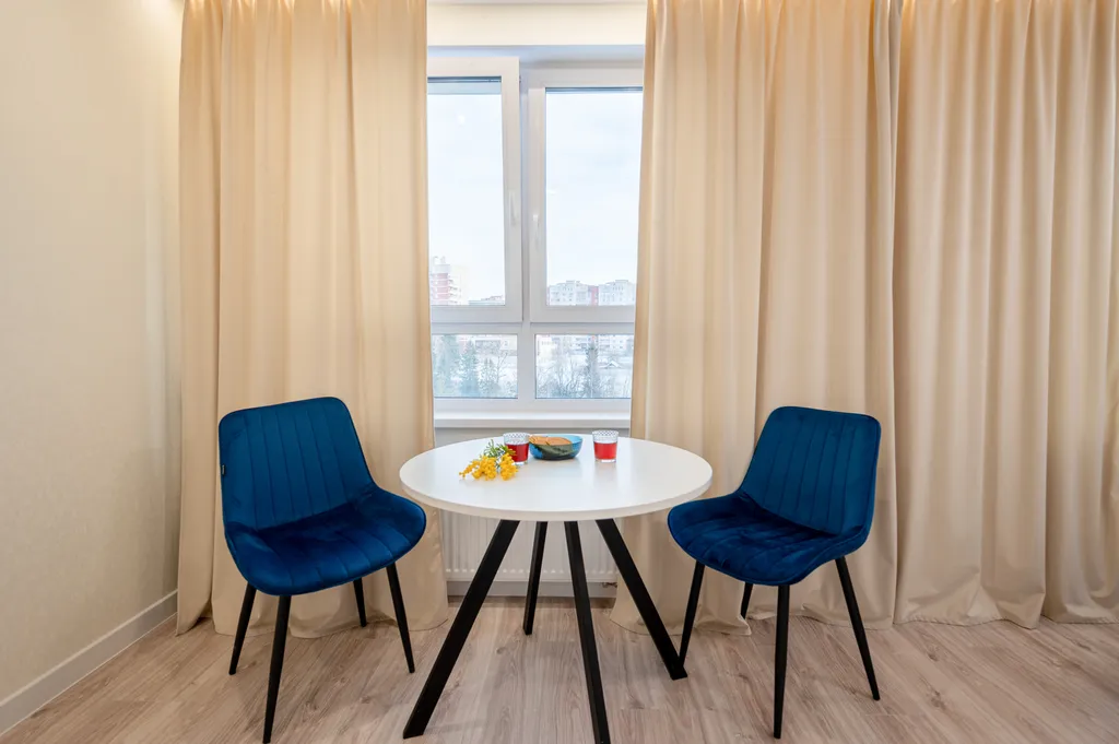 Пpосторная студия с балконом и красивым видом