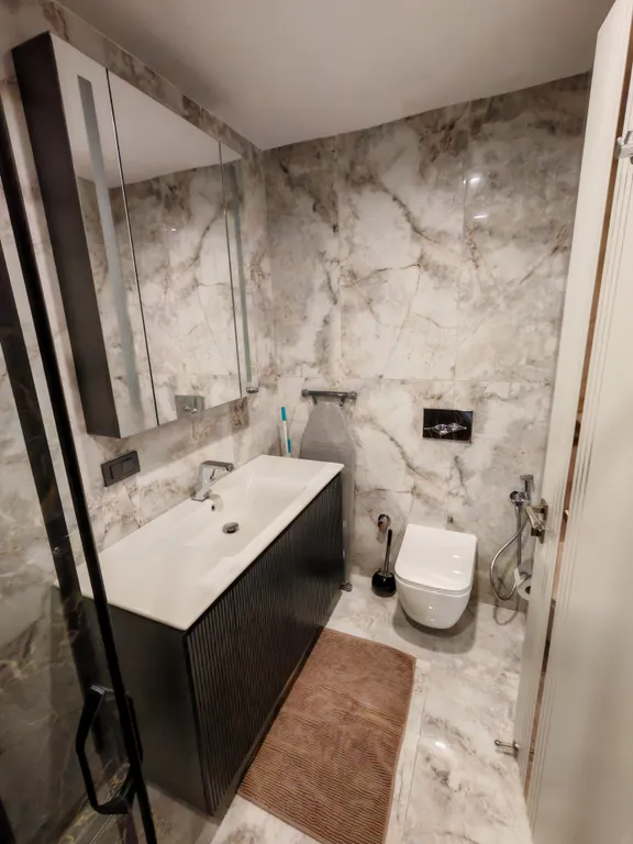 Квартира с дизайнерской отделкой, видом на море и аквапарком