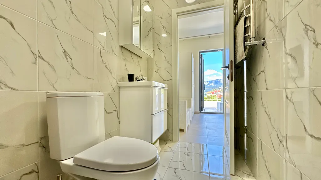 Часть дома с бассейном недалеко от моря Отрадное Ялта