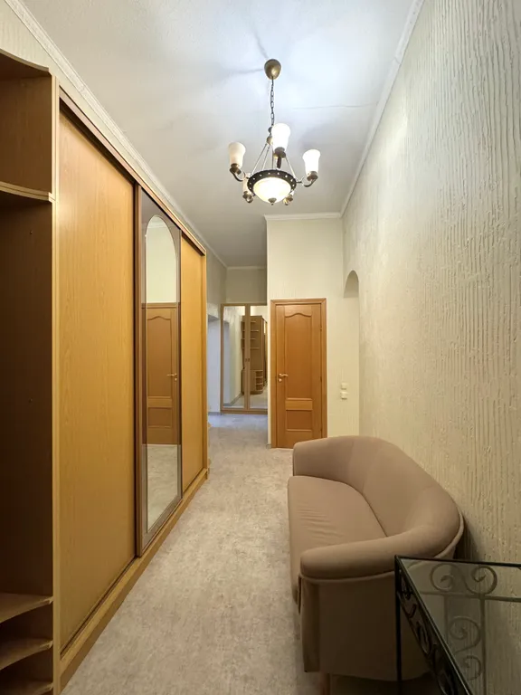 Уютная двухкомнатная арт-квартира в финском доме в центре Выборга