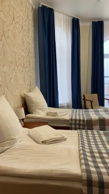 Улучшенный трехместный номер с 3 отдельными кроватями