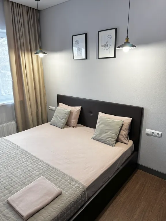 Двухкомнатная квартира в центре города, Российская, Набережная, Арбат