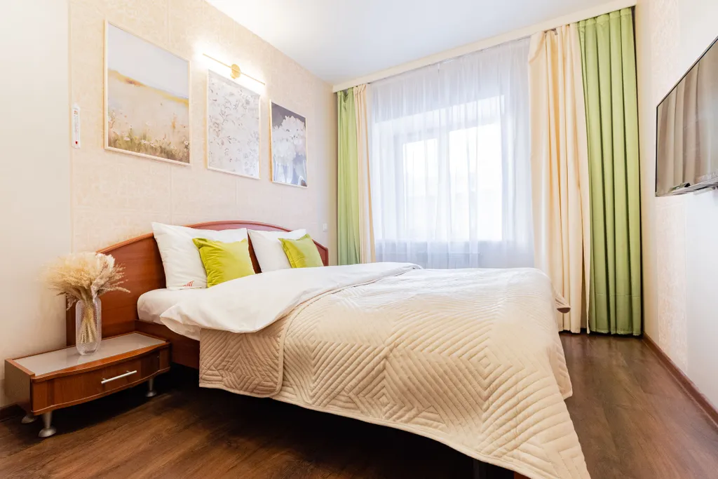 Двухкомнатная квартира с большой ванной у центра города