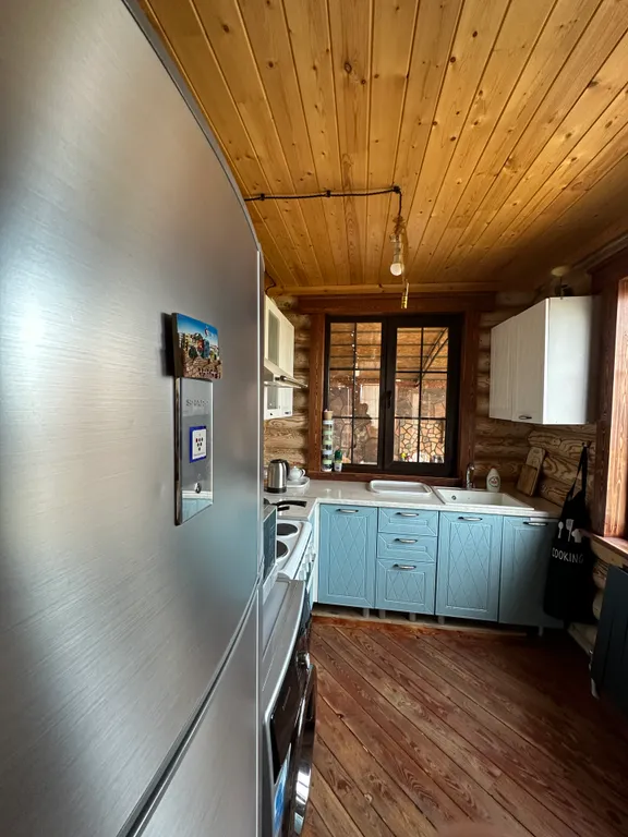 Дом из бруса на берегу моря с зоной барбекю и собственной парной