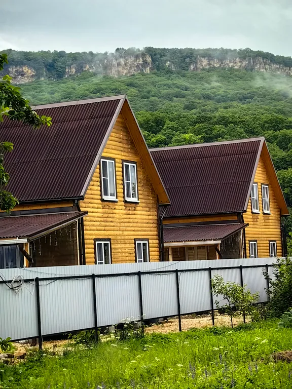 Коттедж Уютный деревянный домик с видом на реку — аренда посуточно в Даховская