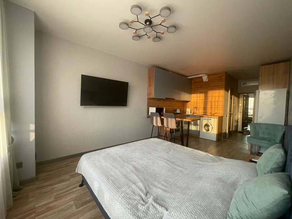 Студия в новом доме с видом на Золотой Рог