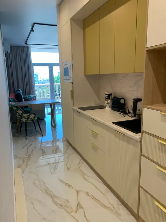 Просторная новая квартира с дизайнерским ремонтом и восхитительным пан