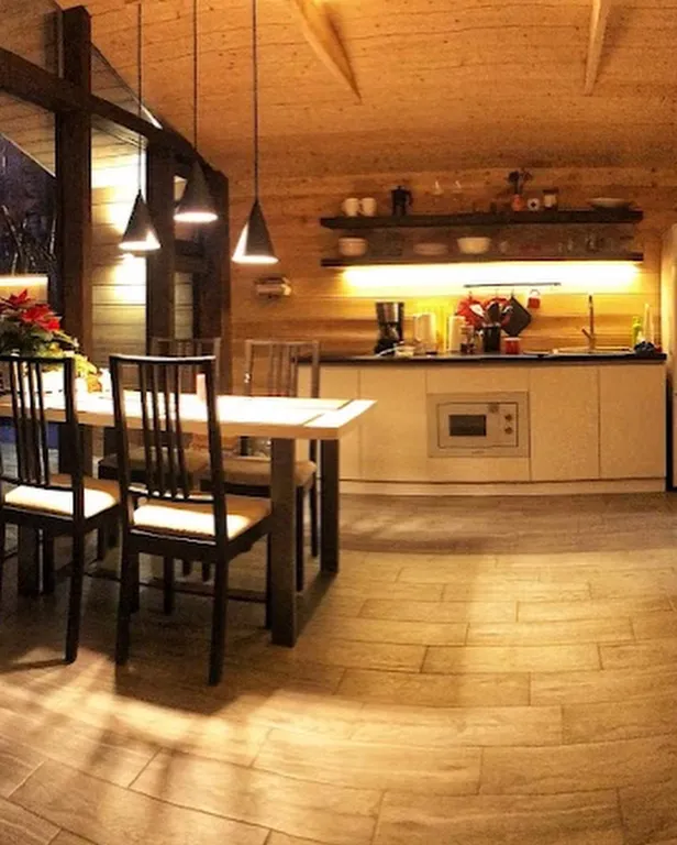 Уютный современный дом на берегу прекрасного озера