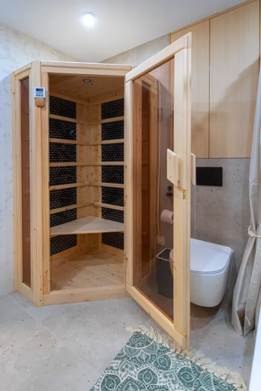 Сканди-шик с сауной и панорамным видом в центре