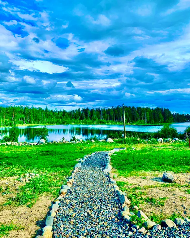 Уютный дом на берегу озера