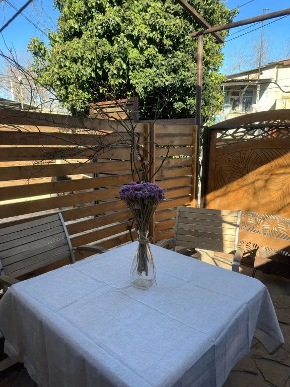 Дом с двориком и мангалом, рядом с песчаным пляжем