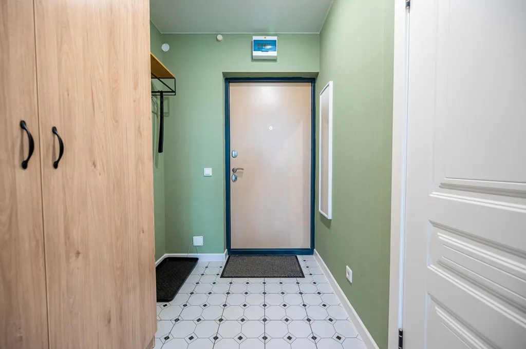 Студия c вау-эффектом в центре с панopaмным балконoм