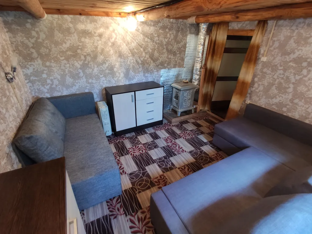 Дом в окружении леса, озёр и рек, около турбазы Алоль