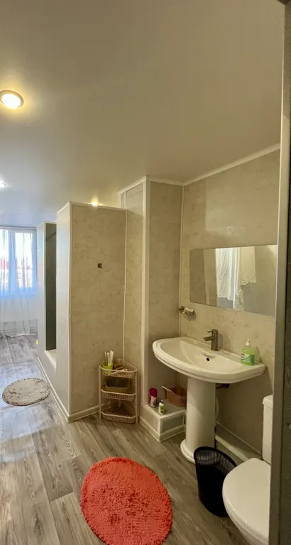 Этаж в частном доме с отдельным входом и баней на территории