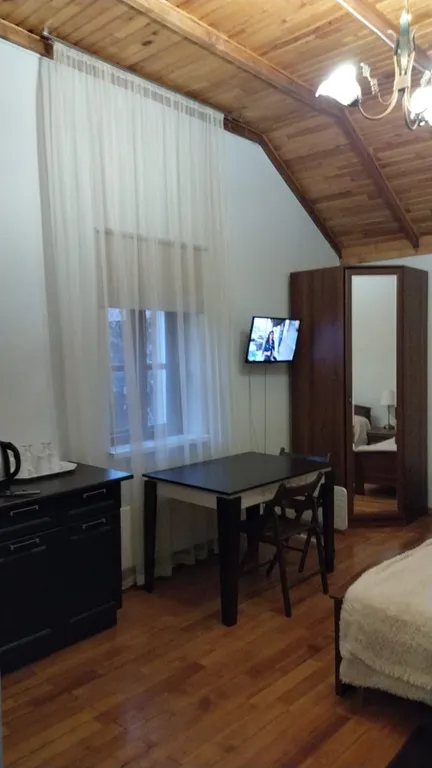 Квартира Комната — аренда посуточно в Ая