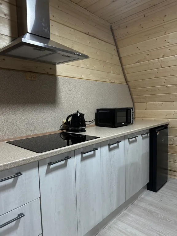 А-фрейм с видом на горы и лес