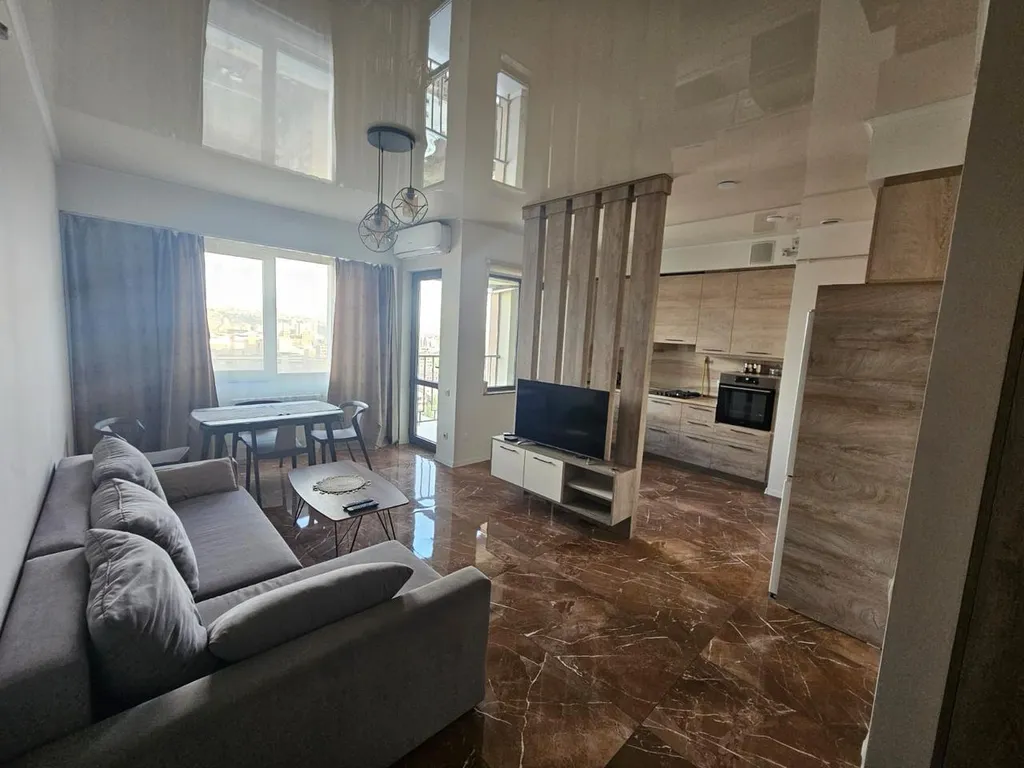 Современная, светлая квартира в элитном районе — аренда посуточно в Ереван