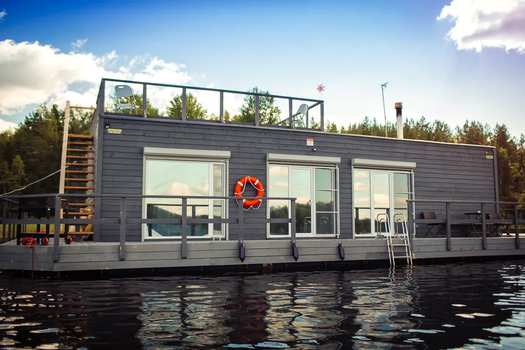 Уютный дом в уединенном месте в шхерах Ладоги