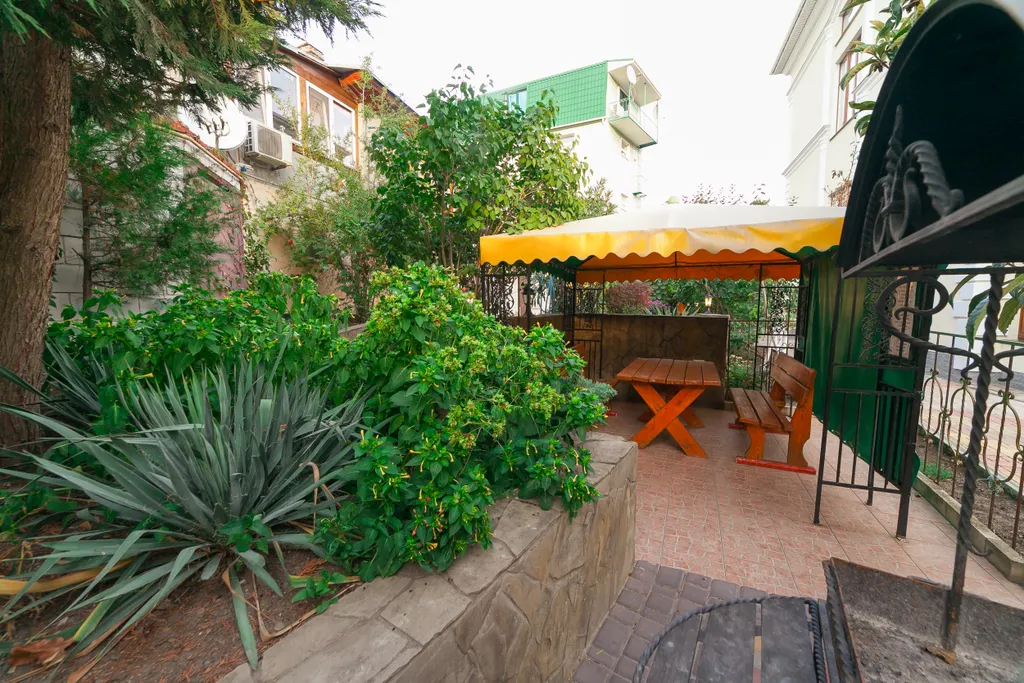 Уютные апартаменты с двориком в центре города