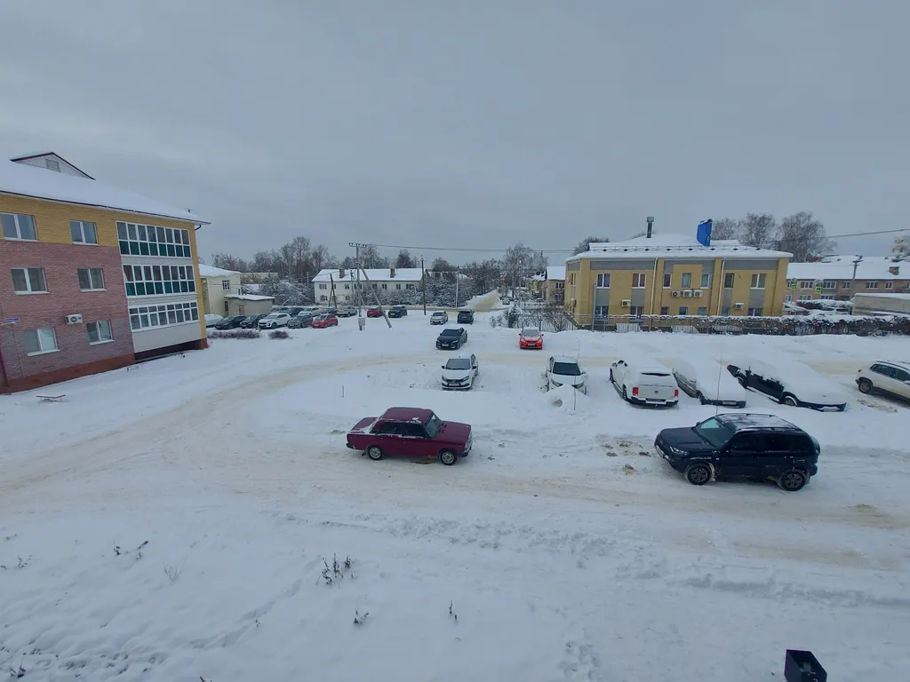 Благоустроенная двухкомнатная квартира рядом с монастырем