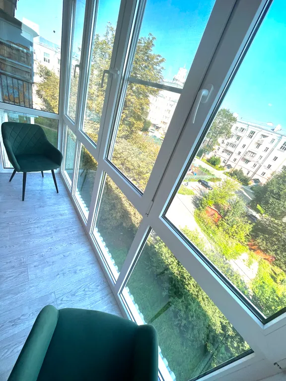 Квартира в центре города на площади с панорамным балконом