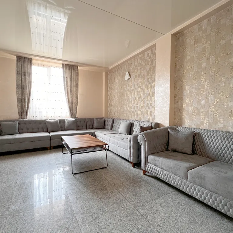 Студия у моря с балконом и видом на горы